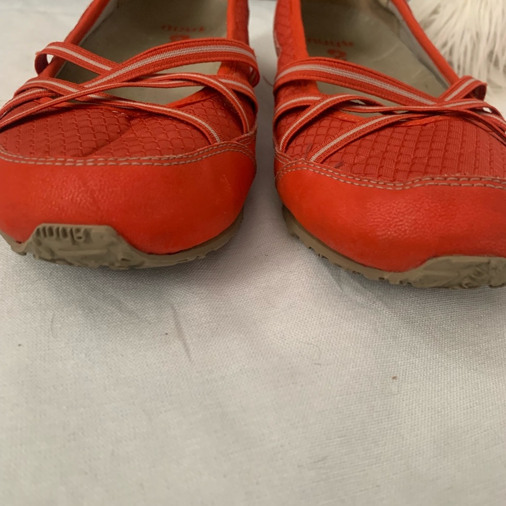Ahnu Women's Vibrant Red Flats - Picture 5 of 8